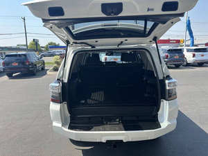 Usado 2022 T * oyota 4Runner SR5 Premium - Product Image 3