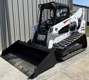 Cargadora de orugas compacta T740, motor diésel de 74 HP, hidráulica auxiliar de flujo estándar, acoplador rápido manual, abierto - Product Image 6