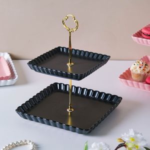 Support à gâteau décoratif moderne et contemporain pour une présentation élégante des gâteaux - Product Image 2