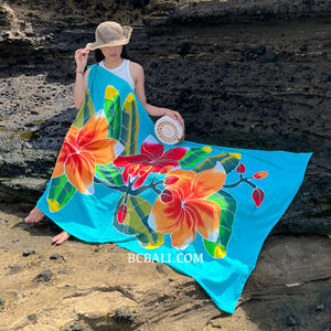 Sarong floral de Bali pour femmes, charme vibrant avec nos sarongs en rayonne peints à la main uniques, mettant en valeur des motifs exquis - Product Image 2