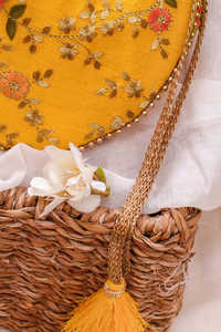 Sac Potli de créateur fait à la main Pochette de mariage indienne avec Zari Work de Ladiesclutches And More - Product Image 2