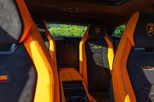 2022 แลนโบร์กินี ยู/รัส เครื่องยนต์เทอร์โบ V8 641 แรงม้า ระบบขับเคลื่อนสี่ล้อ สีอารันซิโอ โบเรลิส รุ่นดั้งเดิม พร้อมจัดส่ง - Product Image 2