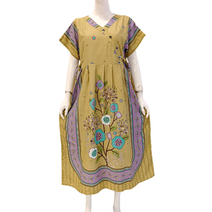 Robe décontractée pour femmes, col en V, style 'Chibi', robe traditionnelle indonésienne en rayonne de haute qualité - Product Image 2