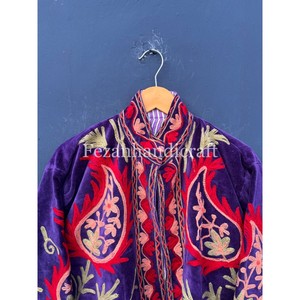Veste en velours bleu royal Broderie ouzbek Veste d'hiver unisexe Vêtement de fête Veste pour femmes Deux poches latérales Manteau de style hippie - Product Image 4