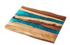 Tabla de cortar de madera de resina epoxi rústica diseñada con madera de nogal natural y corriente de resina azul artesanal al mejor precio - Product Image 4