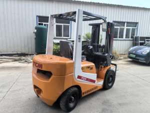 Chariot élévateur TCM d'occasion 3 tonnes FD30 avec moteur diesel, boîte de vitesses, pompe, moteur et roulement pour usage en construction - Product Image 3