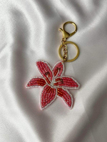 Gantungan Kunci Bunga Tiger Lily Berhias Manik-Manik Merah Muda, Pesona Poliester Tenun, Bentuk Kustom, Cincin Paduan Seng, Tahan Lama, Gaya Sederhana