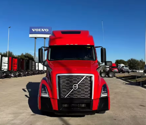 Camion semi-remorque d'occasion super propre 2023 VOL_VO VNL64T860 avec cabine lit - Product Image 1