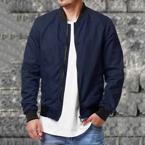 Chaqueta Bomber Clásica y Cómoda con Patrón de Bordado - Product Image 3