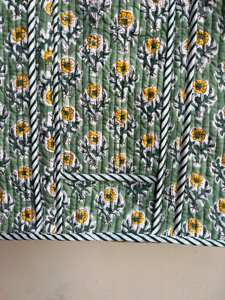 Vente en gros et fabrication de grands sacs fourre-tout Ikat réversibles assortis en coton matelassé imprimé à la main de printemps, écologiques - Product Image 2