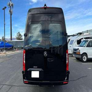 EXTREMADAMENTE LIMPIO - MERCEDES-BENZ SPRINTER 3500XD 2024, 4.1L, VOLANTE A LA IZQUIERDA, ASIENTOS DE CUERO, Llantas de Aleación de Aluminio R17, Cámara Trasera de 360° - Product Image 5