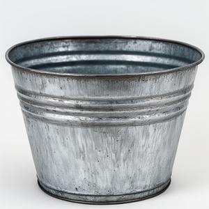 Maceta rústica galvanizada diseñada con textura antigua, Ideal para exteriores de lujo y decoración interior elegante de temporada - Product Image 4