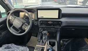 Clean Black 2024 para Vehículo Usado con Volante a la Izquierda, 7 Plazas, Llantas de Aleación, Asientos de Cuero, Sistema de Navegación, Arranque Remoto, Android - Product Image 4