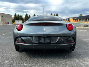 2012 F-e-r-r-a-r-i California Convertible assez usagé - Product Image 6