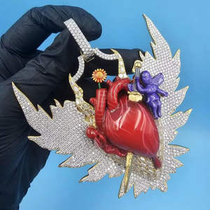 Pendentif en forme de cœur en argent sterling 925 plaqué or 14 carats/plaqué rhodium, émail, diamants moissanite, design ailes d'ange, hip-hop - Product Image 1
