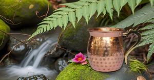 Attrayant chope à bière Moscow Mule de 16oz en cuivre pur avec poignée en laiton en forme de coeur étanche pour les cocktails et les cadeaux - Product Image 3