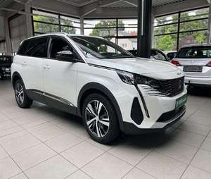Véhicule Peugeot 5008 blanc d'occasion 2024 - Product Image 1