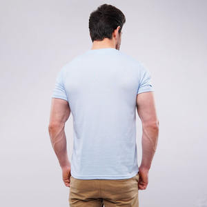 เสื้อยืดเฮนลีย์ทรงสลิมฟิตสำหรับผู้ชาย คุณภาพสูง ผลิตตามสั่ง ผ้าฝ้าย/โพลีเอสเตอร์ 100% ป้องกันการเป็นขุย ด้านหน้าถักแบบกระดุม - Product Image 3