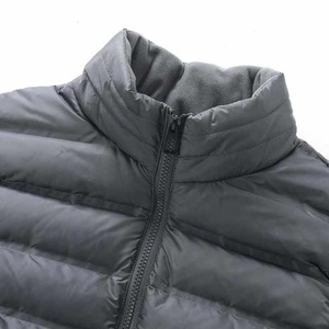 Fabricant de manteaux d'hiver pour hommes manteaux d'hiver à bulles sans manches veste vêtements gilet bouffant personnalisé pour hommes chaleur et durabilité - Product Image 3