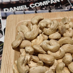 Nuez de Anacardo Africana de Precio Competitivo, Grado W320, Orgánica con Certificación USDA/UE, Envasada al Vacío, Pelada para Procesamiento de Alimentos - Product Image 2