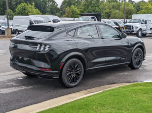 SUV de luxe d'occasion 2025 Mach-E Performance 4 portes avec autonomie NEDC de 501-600 km et batterie de 90-110 kWh - Product Image 6