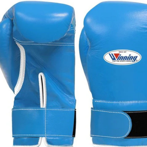ถุงมือชกมวยหนังแท้สีฟ้าอ่อนแบบมืออาชีพ พร้อมสายรัดข้อมือแบบเวลโคร สำหรับฝึกซ้อมและแข่งขัน เหมาะสำหรับผู้ชายและผู้หญิง - Product Image 2