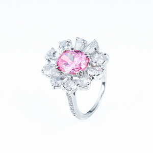 Anillo de Compromiso con una Piedra Preciosa Rosa de Corte Ovalado y Halo de Moissanita - el Regalo de Navidad Perfecto que Simboliza el Amor y la Elegancia - Product Image 1