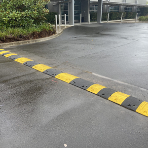 Tope de velocidad de goma amarillo-negro con tope de velocidad de carretera de 2 canales para seguridad de tráfico - Product Image 3