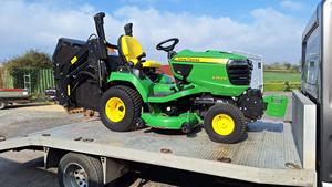 X950R John-deeere Ride-ON เครื่องตัดหญ้าที่เก็บหญ้าด้านหลัง - Product Image 2