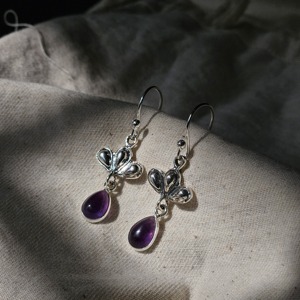 Pendiente de plata con piedras preciosas de lágrima de amatista elegante pendiente de piedras preciosas de plata - Product Image 2