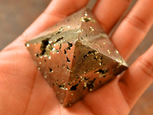 Pérou Pyrite Cristal Pyramide Pointeur Guérison Cristal Puissant Protection Pierre Fous Or Pierre Naturelle Sculpté Poli Druzy Lot - Product Image 2