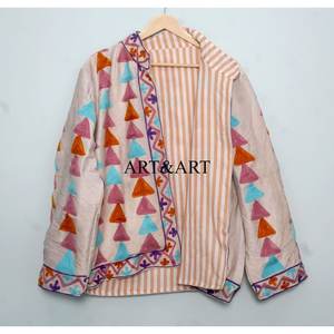 Chaqueta Acolchada de Mujer Bordada a Mano con Terciopelo Suzani, Estilo Bohemio Clásico y Elegante, Algodón Ecológico - Product Image 6