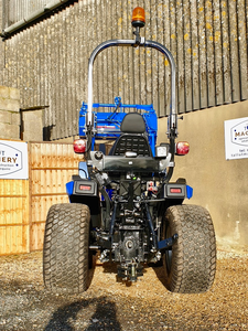 Nuevos tractores compactos Solis, tractor Solis 26 HST con cargador y gancho para cubos en venta - Product Image 2