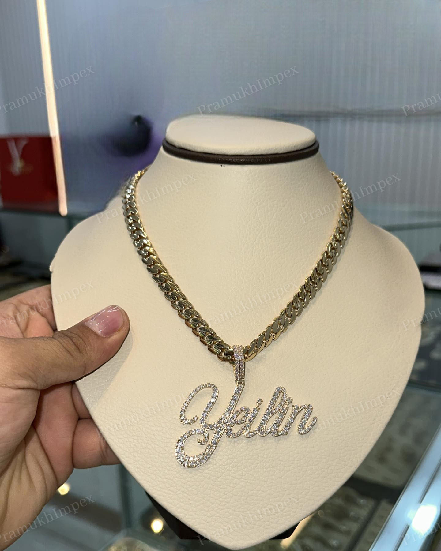 สีเหลือง