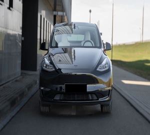 MODEL Y Long Range 2022 d'occasion, faible kilométrage, automatique, toit ouvrant panoramique, feux LED, feux diurnes LED, 6 places, prêt à rouler - Product Image 1