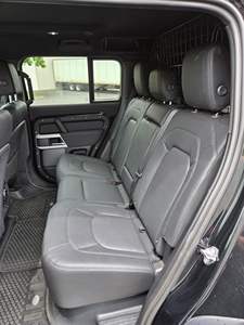 2023 LAND ROVER Defender 110-S Edición TREK SUV con Techo Solar, Faros Delanteros, Cámara Trasera 360, Asientos Eléctricos - Product Image 2