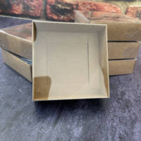 Boîte-cadeau en papier kraft 9x9x3 cm avec couvercle transparent au fini mat pour Noël pour les biscuits, les gâteaux et les bonbons.