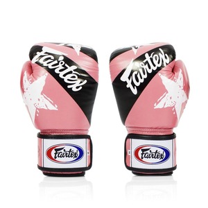 นวมชกมวย Fairtex สีชมพู พร้อมโลโก้สั่งทำพิเศษ หนังน้ำหนักเบา กันน้ำ แบบผูกเชือก สำหรับฝึกซ้อมและแข่งขัน MMA มวยไทย - Product Image 5