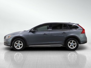 V60 Cross Country T5 Platinum 2016 Usado con Poco Kilometraje, con un Potente Rendimiento del Motor y Asientos Confortables - Product Image 4