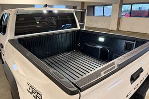 Tacoma TRD Off-Road 2024, Doble Cabina, 4x4, Transmisión Manual de 6 Velocidades, Motor Turbo de 4 Cilindros, Paquete Premium TRD Off-Road, Sin Modificar - Product Image 4