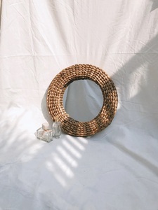 Miroir mural décoratif rond contemporain en jacinthe d'eau/paille tressé à la main, écologique, de luxe, pour la maison - Product Image 5