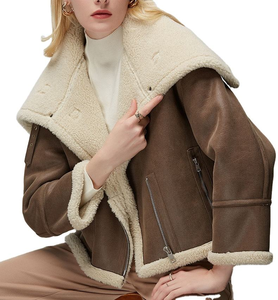 Veste en cuir de luxe pour femmes en peau de mouton de qualité supérieure Influence moto classique haut de gamme avec col montant et coupe ajustée - Product Image 3