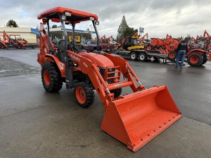 Cargadora de Ruedas con Retroexcavadora KUBOTA B26 Diésel, Alta Potencia de Excavación, 4 Años de Garantía, para Uso en Construcción y Agricultura - Product Image 4