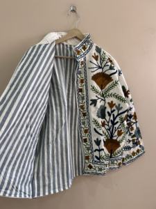 Chaqueta de algodón Suzani hecha a mano para mujer, color blanco, abrigo bordado estilo bohemio - Product Image 5