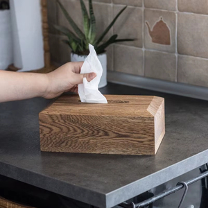 Boîte à mouchoirs en bois avec un design floral complexe adapté aux amateurs et aux collectionneurs de décoration artistique - Product Image 1