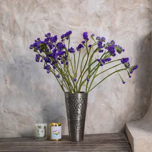 Vase à fleurs en métal artisanal avec finition rustique, adapté au style campagnard et à la décoration de ferme, au meilleur prix - Product Image 2