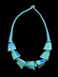 Collier en bois tendance de créateur moderne, perles, collier ras-de-cou à maillons coupés en cœur, bijoux colorés de fête brodés pour femmes - Product Image 2