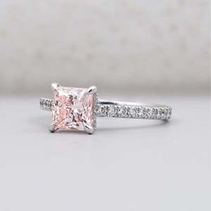 แหวนหมั้นเพชรสีชมพูตัดแบบเจ้าหญิงพร้อมสายรัดที่ได้รับการรับรองจาก IGI - Product Image 3