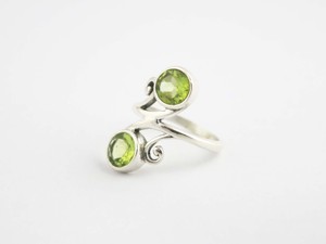 Anillo de Plata de Ley 925 con Piedra Preciosa de Peridoto Natural, Hecho a Mano, Piedra de Nacimiento de Agosto para Mujer - Product Image 2