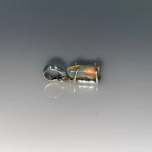 Colgante de ópalo etíope de Plata de Ley 925 Estilo Vintage hecho a mano, gemas de ópalo en bruto multifuego para cristianos y niños con latón - Product Image 2